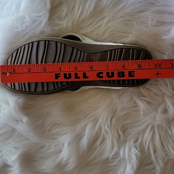 Vionic flip flops sandals size 8.5 or 9 - Picture 11 of 14